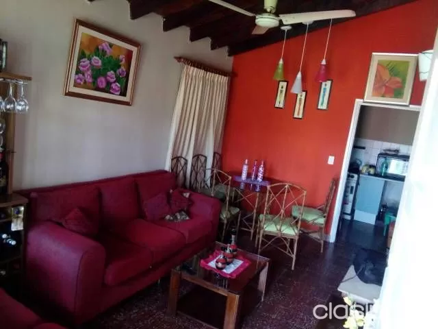 VENDO CASA EN BARRIO PRIMAVERA A 1.000 MTS DEL HOSPITAL REGIONAL Y A PASOS DE LA RUTA LUQUE-SAN BER, 50% ENTREGA Y SALDO EN 2 O 3 PAGOS — foto 2