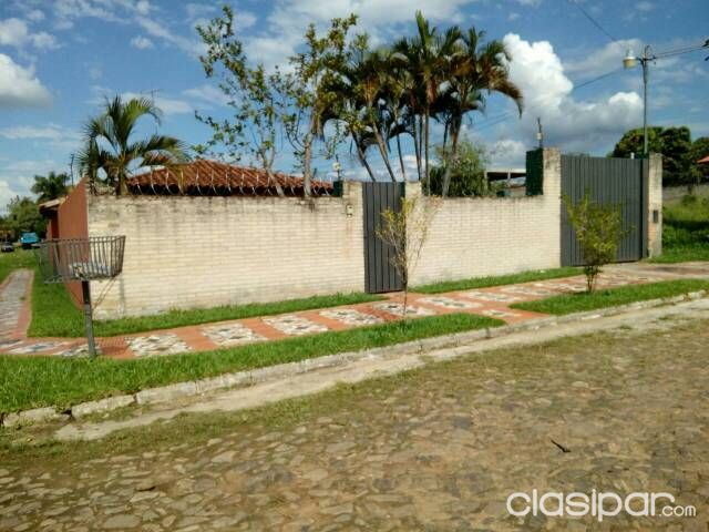 VENDO CASA EN ESQUINA ZONA HOSPITAL REGIONAL DE LUQUE!!! — foto 2
