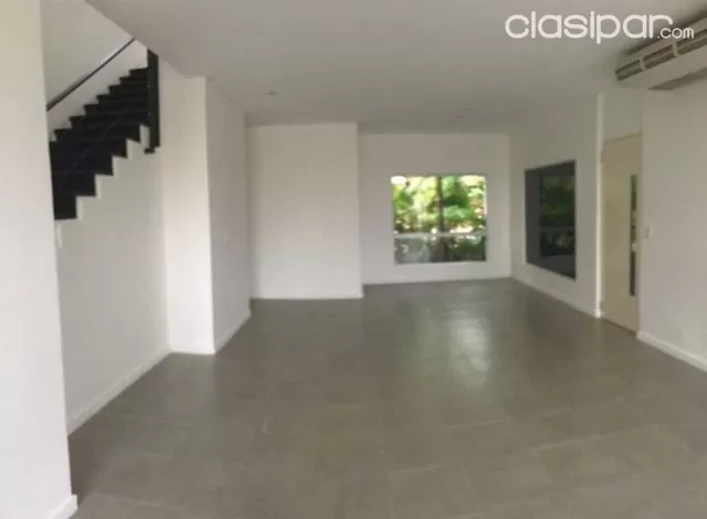 CAPITAL VENDE LUJOSA CASA!! En Barrio Cerrado Botánica 5!!! — foto 2