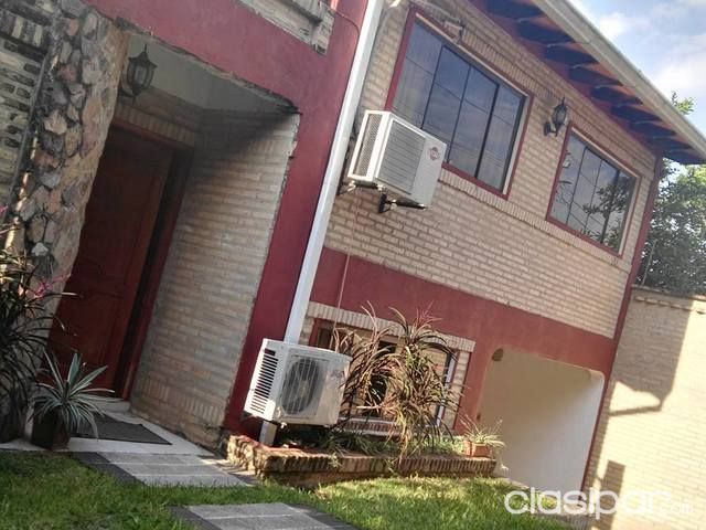 Venta en Lambaré! Hermosa residencia zona hospital de Lambaré en el barrio Kennedy a 20 metros de la avenida Mariscal López. — foto 2