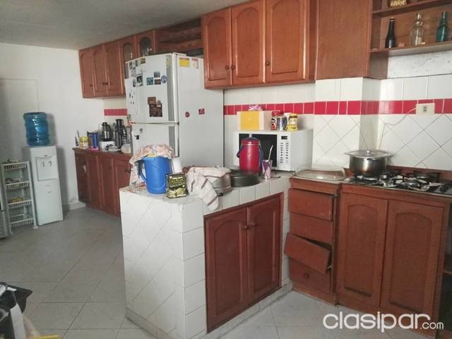 Venta en Lambaré! Hermosa residencia zona hospital de Lambaré en el barrio Kennedy a 20 metros de la avenida Mariscal López.. — foto 2