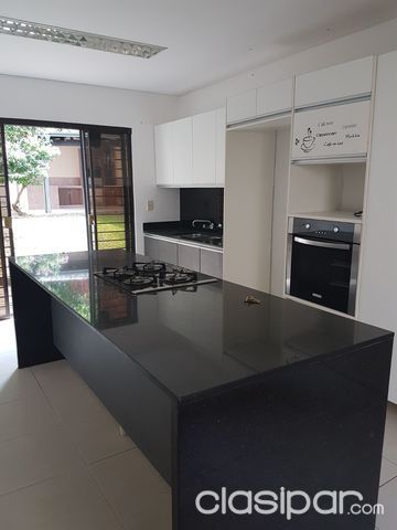 Vendo Hermosa Casa Fachada Minimalista - Las Mercedes — foto 3