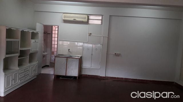 Salon de 6x6,50 mts. Para vivienda en 15 proyectadas nro 1175 entre Brasil y Rojas Silva — foto 2