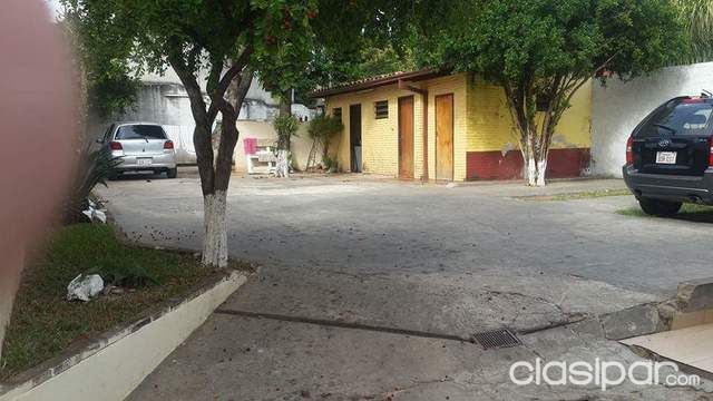 Ideal para inverdionistas!!!!. Vendo esta Casa Barrio Los Laureles sobre Facundo Machain, dimensiones 12x50 mts (600 mts2) — foto 3