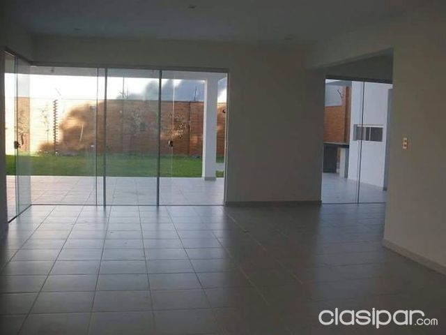ALQUILO LUJOSA RESIDENCIA SEMI NUEVA, EN EL BARRIO MCAL. ESTIGARRIBIA — foto 3