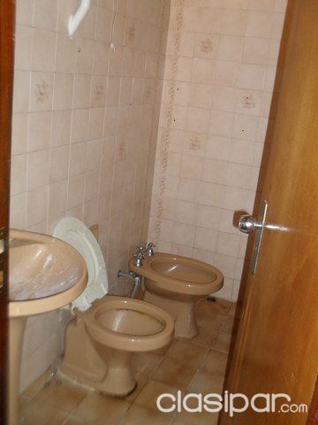 Alquilo Lindo Departamento Independiente con BALCON en Lambare a 50 Metros de Canal 13 Garage a Control — foto 3