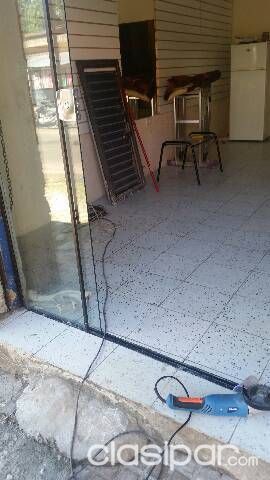 Salon comercial con casa en el centro — foto 3