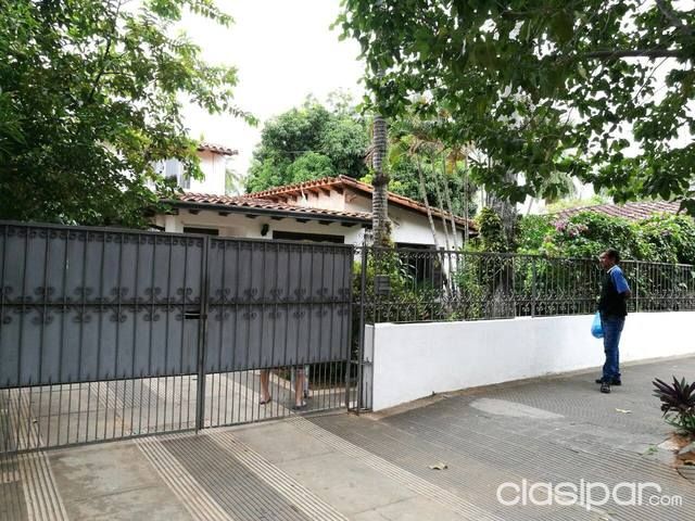 BARRIO MBURUCUYA A 20 METROS DE JULIO CORREA ENTRE STMA TRINIDAD Y 1ER PDTE. — foto 2