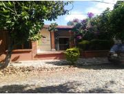 Alquilo casa para oficina o vivienda en el barrio Mburucuya...COD: CL 537