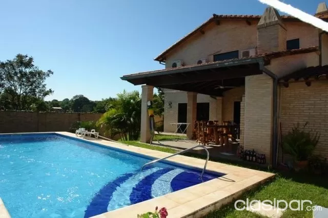 VILLA ELISA.CASA DE 2 PLANTAS CON 2 LOTES JUNTOS CON PISCINA. RECIBO VEHICULO A CUENTA — foto 3