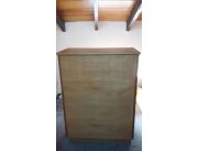 Mueble con caja para dinero con llaves