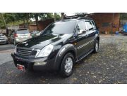 Vendo ssangyong rexton negro 2002 recién importado motor 2.9 diesel bomba sencilla full equipo techo solar interior de cuero