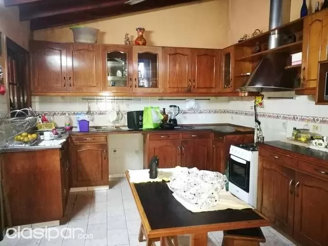 Vendo Casa con tinglado en la zona del Mercado 4! — foto 2