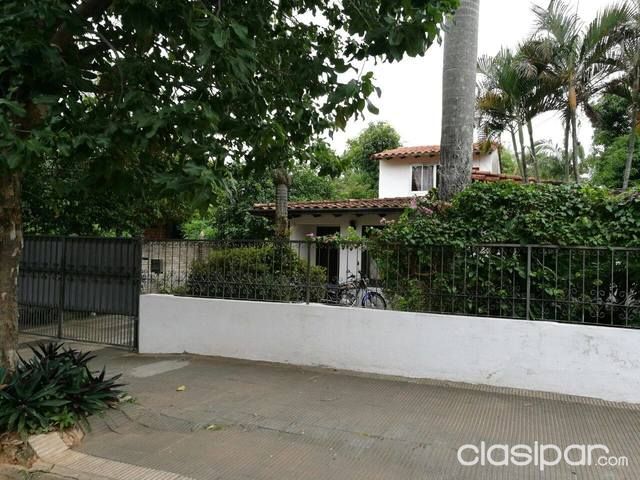 PROPIEDAD UBICADA A 20 METROS DE JULIO CORREA Y 3 CDRAS DE STMA TRINIDAD EN PLENO BARRIO MBURUCUYA — foto 3
