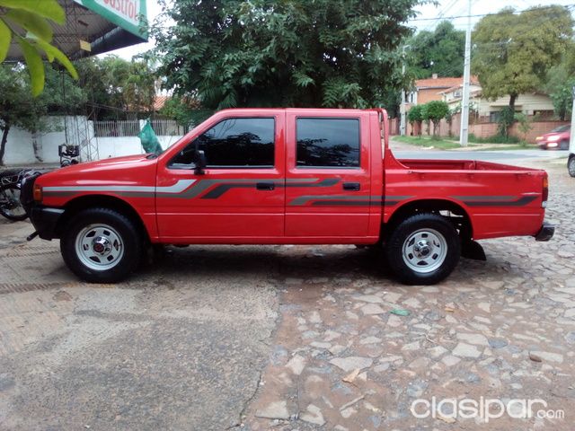 Vendo camiota isuzu modelo año 92 4x4 doble cabina #106709   en Paraguay
