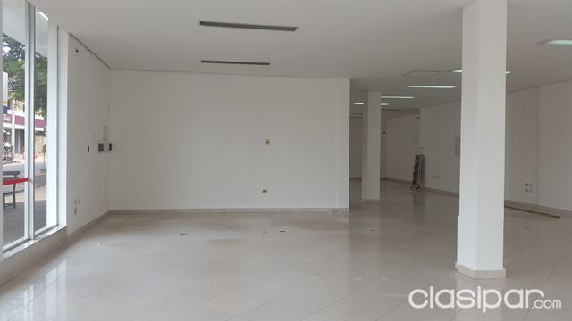 Local Comercial en Luque en esquina de la iglesia — foto 2