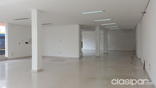 Local Comercial en Luque en esquina de la iglesia — foto 3