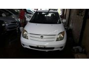 Toyota ist año 2003 color blanco motor 1300 vvti naftero caja automática recién importado sin uso en Paraguay con garantía por el cambio de volante