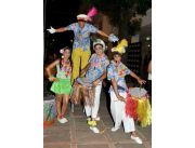 BATUCADA DE ARTES ESCENICAS! Mimos, zancos, malabares, equilibrismo, bailarinas, pasistas, magos, lanzallamas y mucho mas!!!