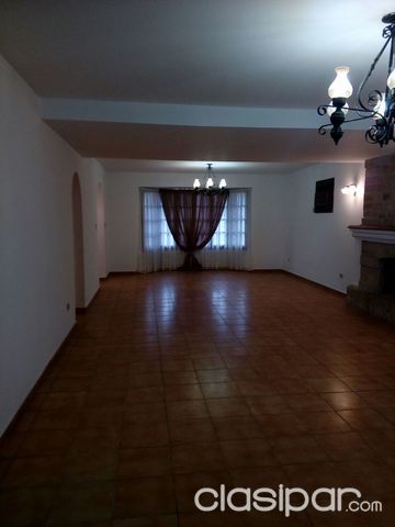 RESIDENCIA CON SAUNA E HIDROMASAJE- EN ESQUINA A 1 CUADRA DEL SHOPPING DEL SOL — foto 2