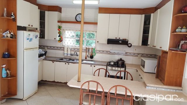 Amplia casa en el Barrio San Vicente. Finas terminaciones, terreno de 724m2. — foto 3