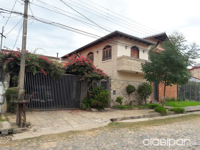 Vendo casa en Ycua Sati, a 5 cuadras de santa Teresa y a dos de Madame Lynch, dimensiones 12 X 30 mts mucha construcción a refacio — foto 2