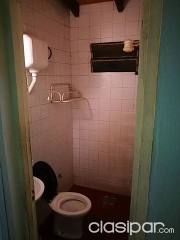 Habitación a dos cuadras de Mcal López en zona San Cristóbal (incluye todos los servicios) — foto 2