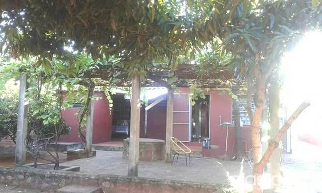 CASA CON SALÓN COMERCIAL LUQUE CENTRO — foto 2