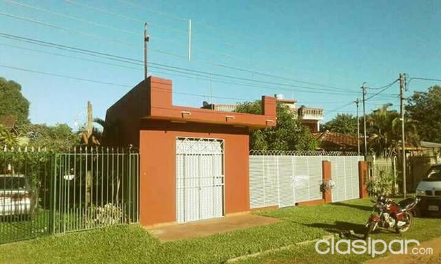 CASA CON SALÓN COMERCIAL LUQUE CENTRO — foto 3