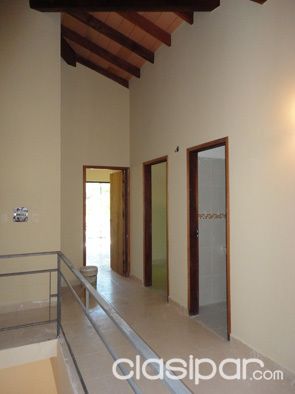 DUEÑO VENDE O ALQUILA DUPLEX A ESTRENAR SOBRE ASFALTO EN LAMBARE.. EXCELENTE UBICACION!! — foto 2