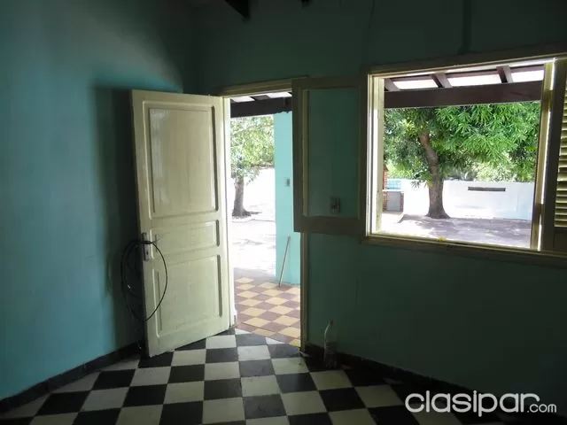 ALQUILO CASA EN BARRIO SAJONIA A 1 CUADRA DE LA AV. CARLOS A. LÓPEZ — foto 2
