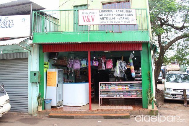 SALON COMERCIAL EN BARRIO OBRERO — foto 2