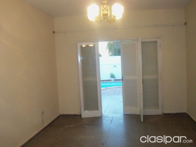 ALQUILO EN BARRIO LAS CARMELITAS DETRÁS DEL BANCO CENTRAL AMPLIA RESIDENCIA DE 3 DORMITORIOS EN SUITE — foto 3
