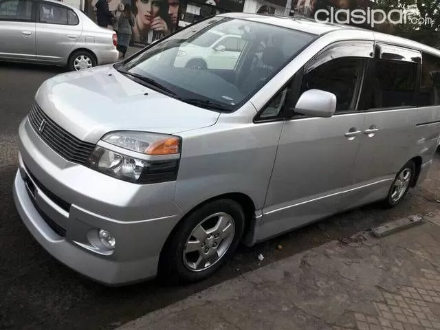 Toyota Noah 2003 - foto 2
