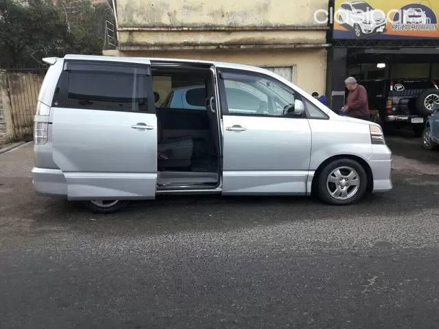 Toyota Noah 2003 — foto 5