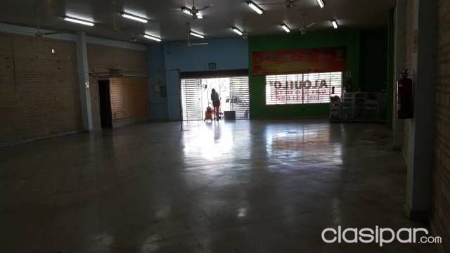 ALQUILO AMPLIO SALON A 1 CUADRA DE IPS LUQUE — foto 3