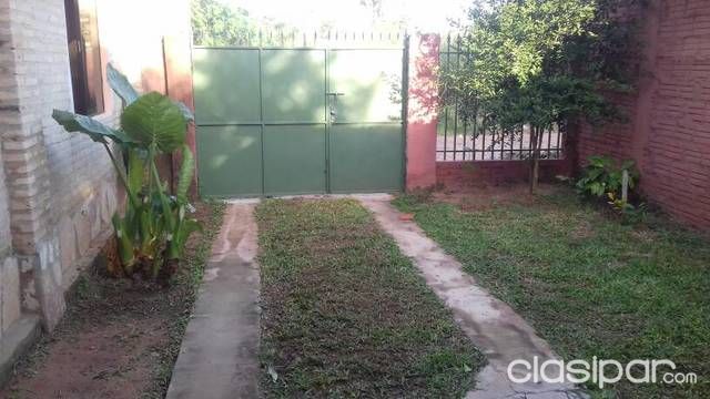 Casa independiente.3 habitaciones.2baños.sala cocina.area de labado.todo los servicios en puerta..colectivo.super.farmacia.incluye agua y basura. — foto 2