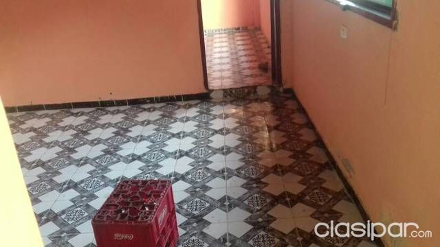 Casa independiente.3 habitaciones.2baños.sala cocina.area de labado.todo los servicios en puerta..colectivo.super.farmacia.incluye agua y basura. — foto 3