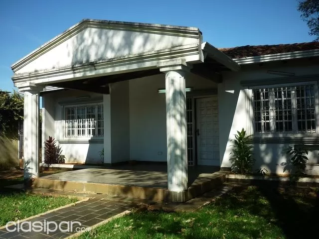 AMPLIA VIVIENDA DE 3 DORMITORIO A 1 CUADRA DE UNINTER, EN PABLO ROJAS!! — foto 2
