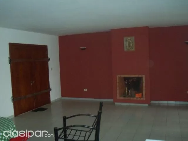 HERMOSO CHALET DE 3 DORMITORIOS CON PISCINA ZONA MUNICIPALIDAD DE ASUNCIÓN — foto 2