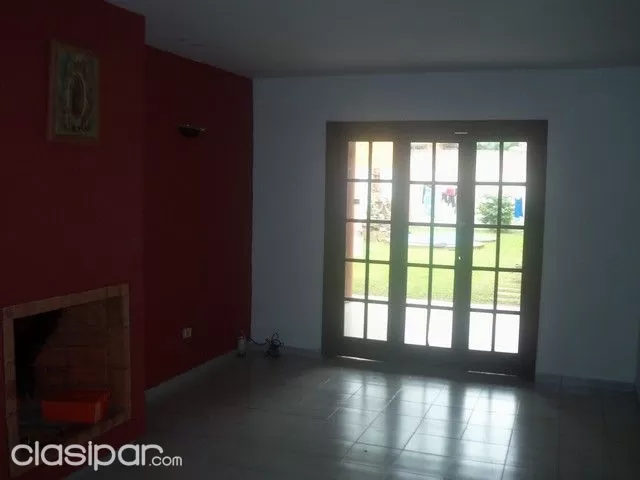 HERMOSO CHALET DE 3 DORMITORIOS CON PISCINA ZONA MUNICIPALIDAD DE ASUNCIÓN — foto 3