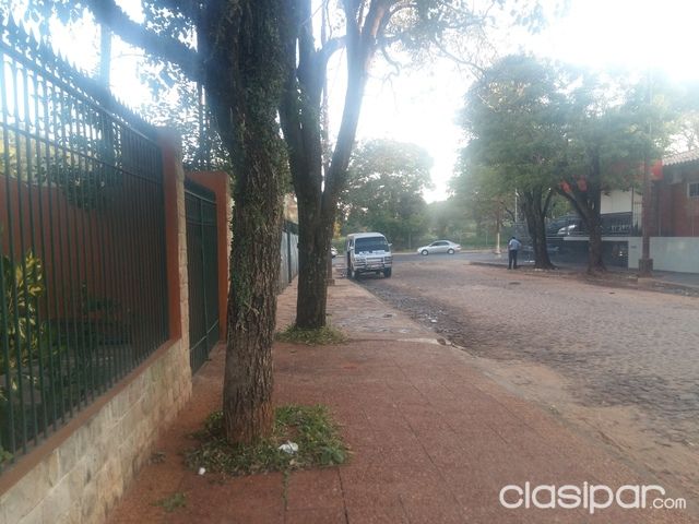 VENDO CASA A METROS DE LA AVDA. MARISCAL LOPEZ. ZONA UNA — foto 3
