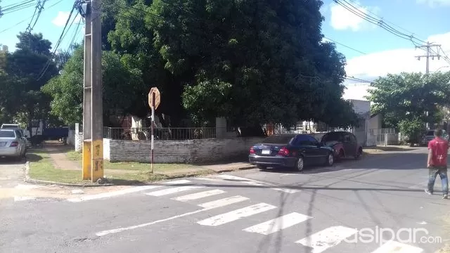 EXCELENTE TERRENO IDEAL PARA INVERSIONISTAS, EN ESQUINA — foto 2
