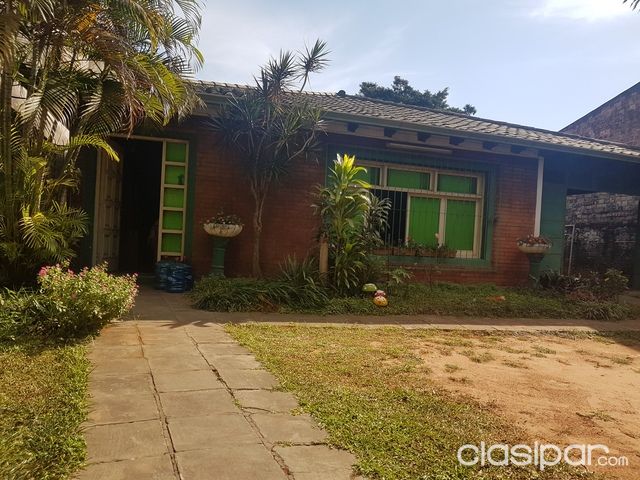 Vendo Casa sobre la Calle Denis Roa - Barrio Ycua Sati — foto 2