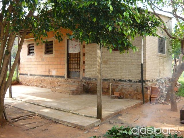 Pequeña vivienda en pleno centro de Limpio — foto 2