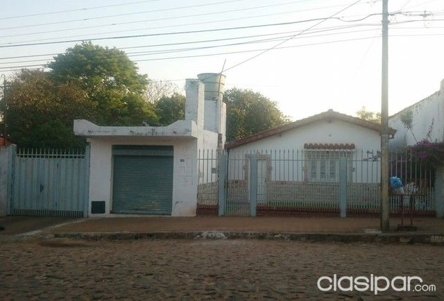 OFERTO CASA DE GRANDES DIMENSIONES EN ZONA TERMINAL DE OMNIBUS — foto 2