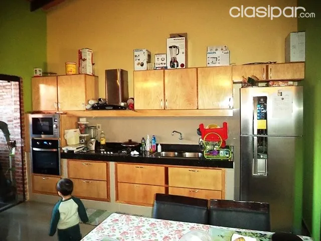 CASA DE 3 DORMITORIOS CON PISCINA EN SAN LORENZO! ZONA CALLE´I, CÓMODA Y MUY SEGURA! — foto 3