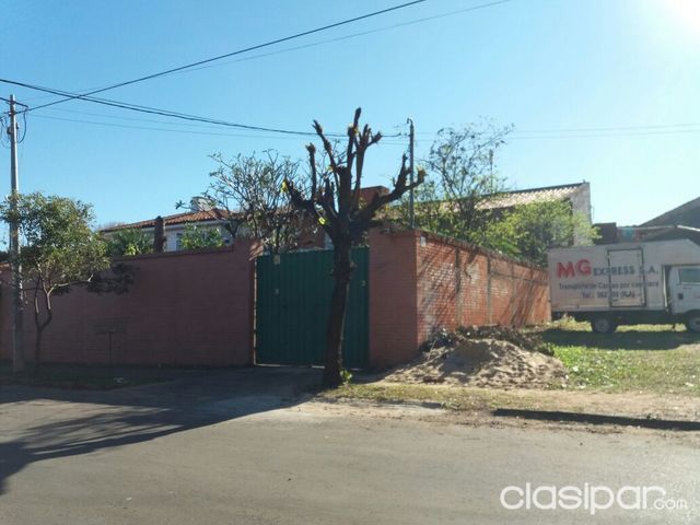 Bº. NAZARETH. 2 CASAS JUNTAS O SEPARADAS EN VENTA. 230.000.USD Y 295.000.USD — foto 2