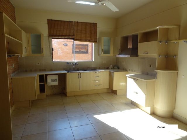 Hermosa casa en Mburucuya ( Zona Curda, Colegio Lumen,Carmelitas) — foto 3