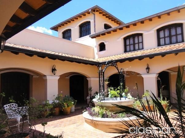 ¡Sobre Avda. Asfaltada! Se Vende Casa Estilo Colonial + Tinglado y Oficinas en Limpio — foto 2